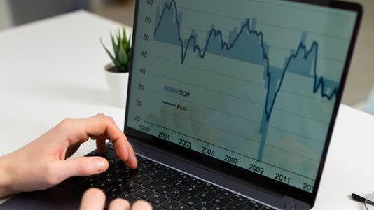 كيف يؤثر تصميم مواقع الويب على الاستراتيجية الرقمية؟
